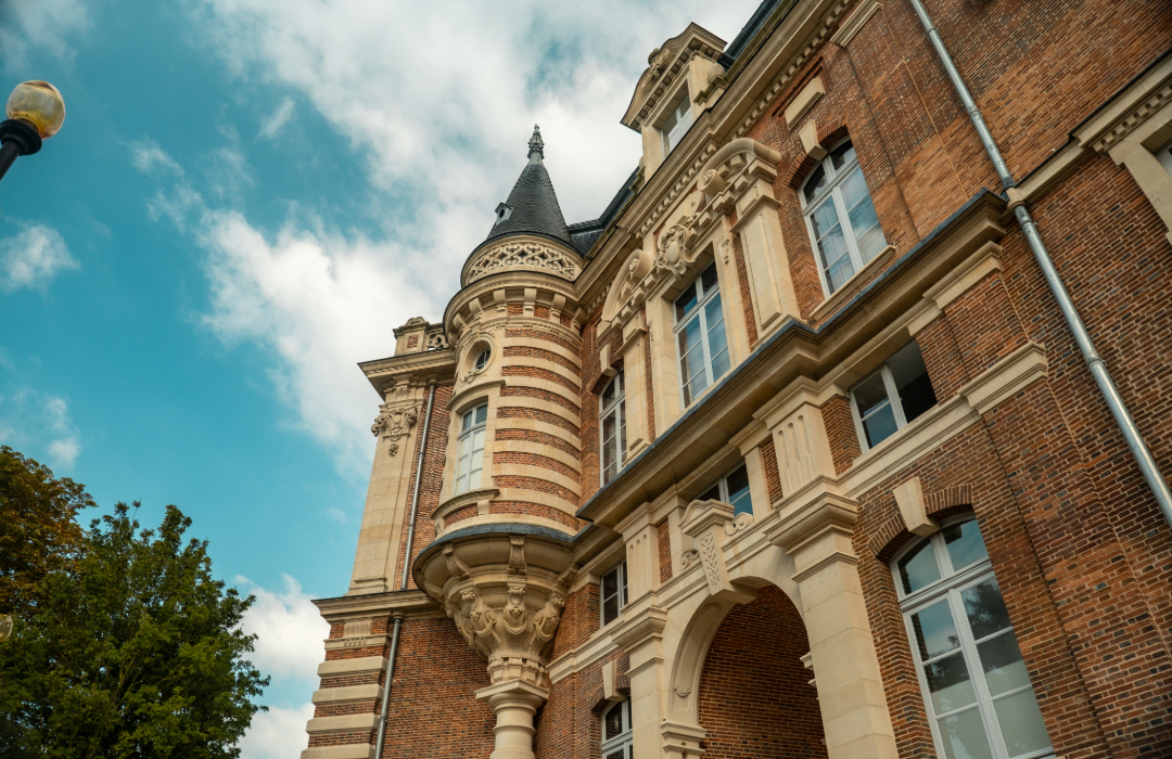 Tour latérale du musée d'Epernay